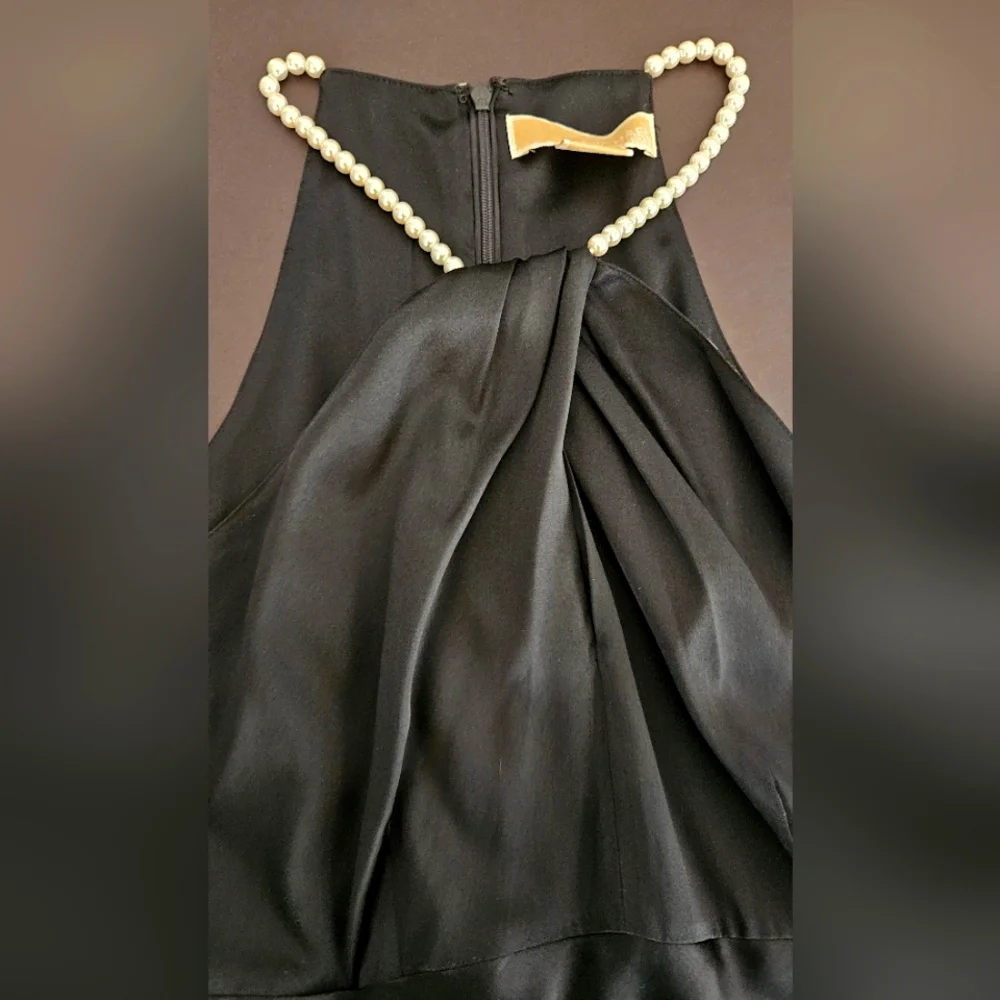 Michael Kors Womens Black Silk Size 4 Halter Keyhole Top W/Faux Pearl St…